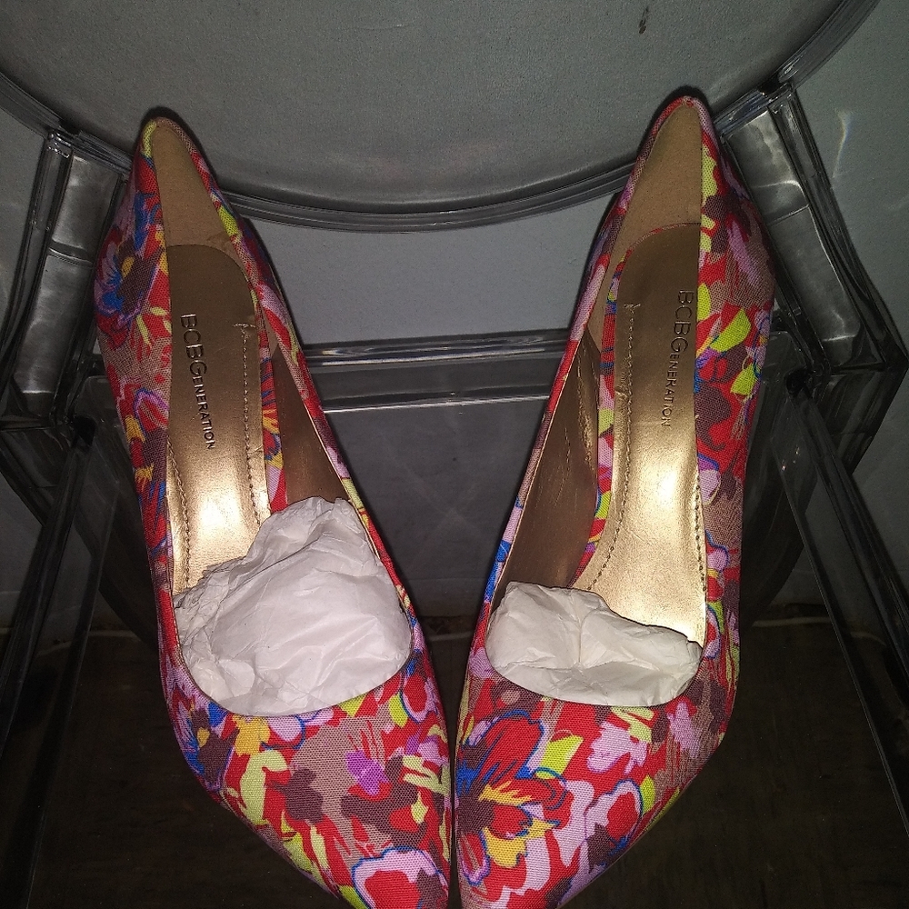 Multicolored pumps
